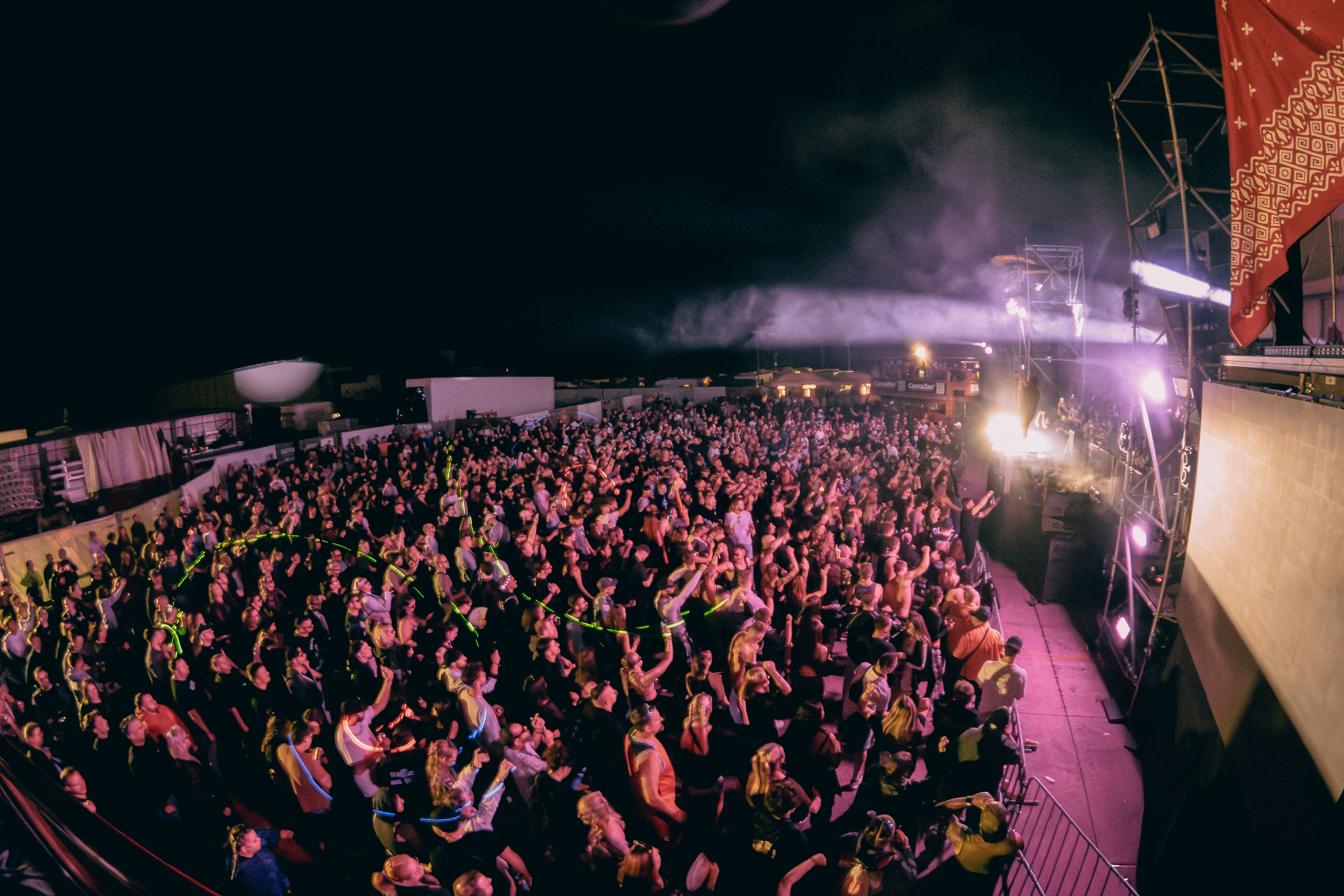 Crowd and stage at Affenkäfig Festival at night