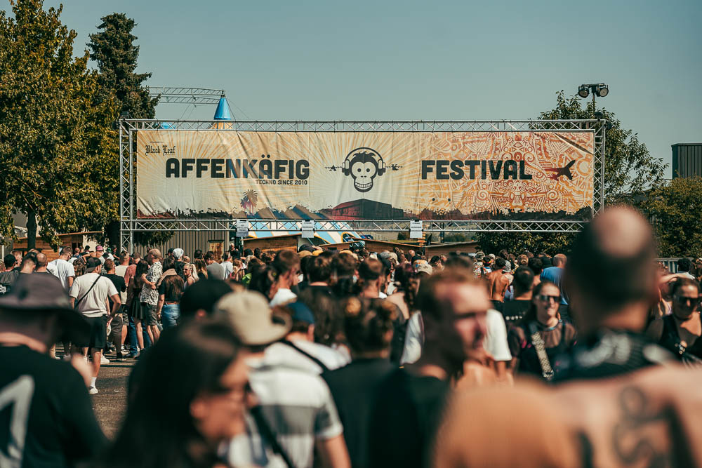 Attendees at the entrance of Affenkäfig Festival